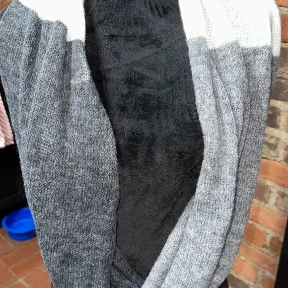 Minicucci infinity scarf mohair and wool blend gray and ivory - Picture 2 of 10